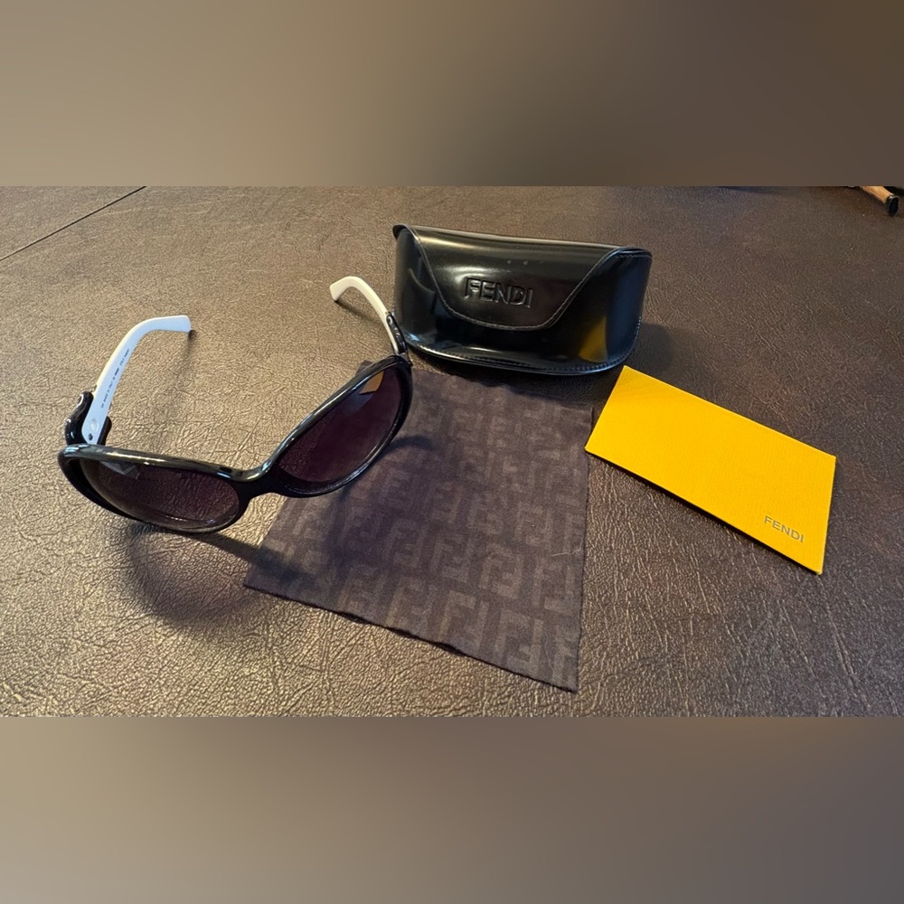 Fendi buckle side sunglasses